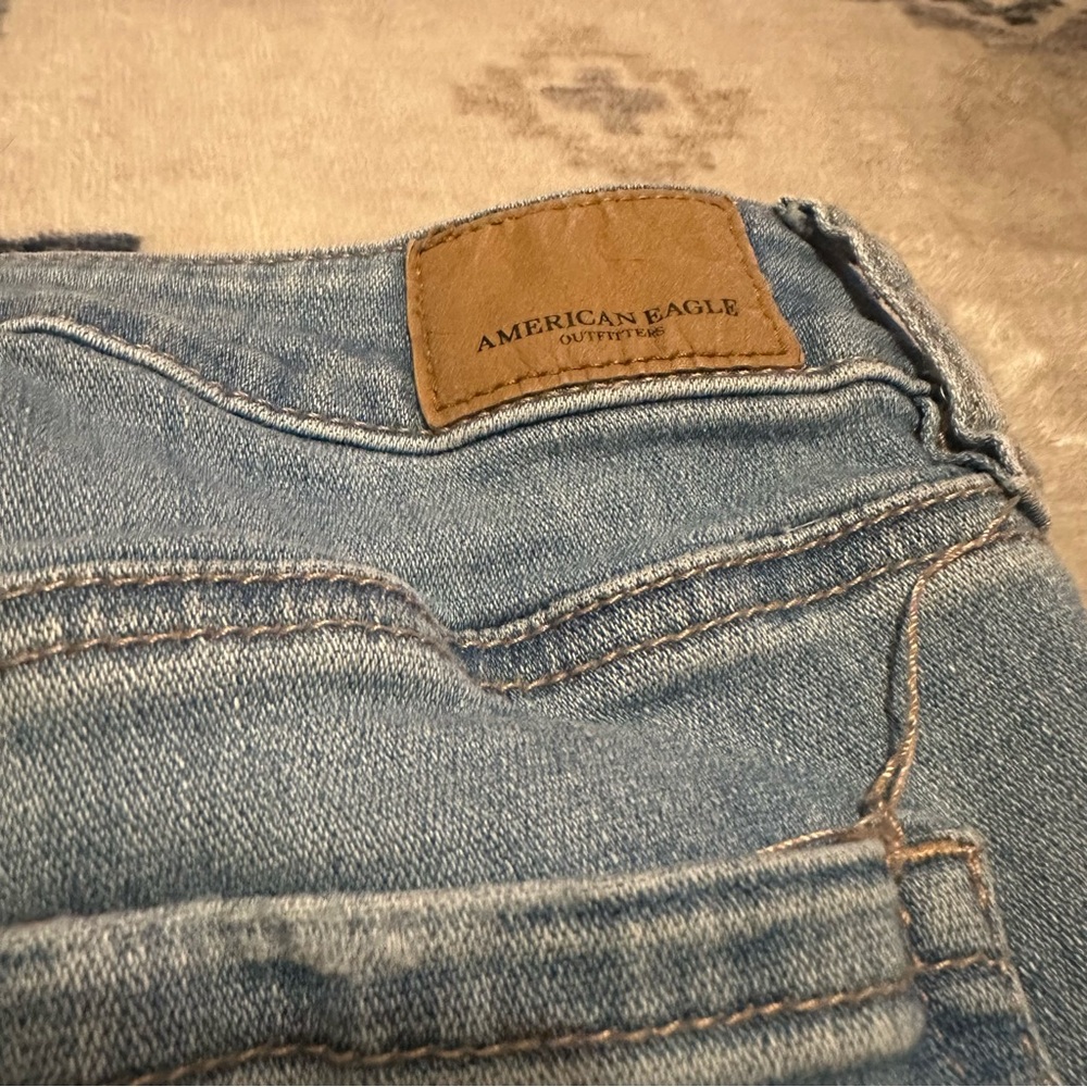 American Eagle Women's Distressed Blue Jeans Hi Rise Jegging sz 10 - Picture 7 of 8